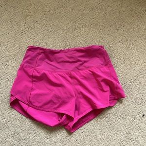 LULULEMON SPEED UP 2.5 INCH SIZE 4